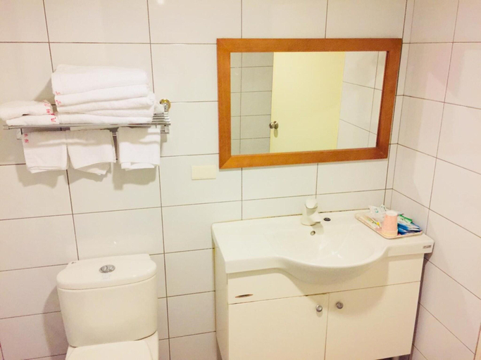 Bathroom 2, San Ho Business Hotel, Yulin