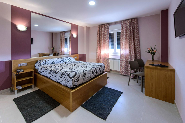 Bedroom 2, Motel Cancun Aviles, Asturias