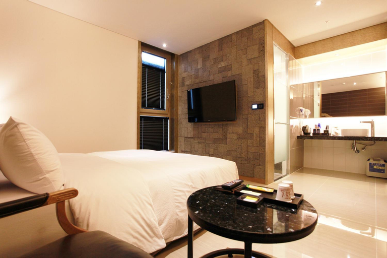 Bedroom 18