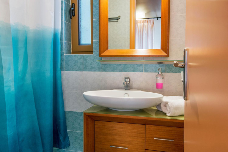Bathroom 2, Enastron Villas, Peloponnese