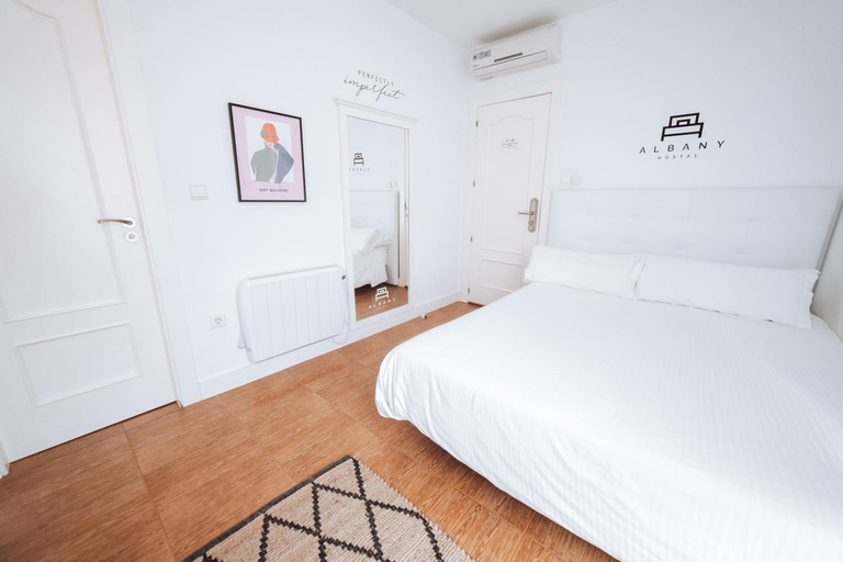Others 3, Hostal Misericordia, León