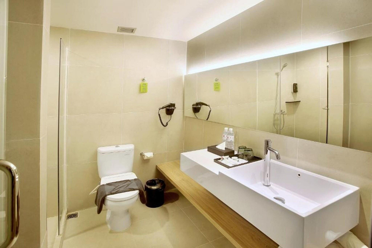 Bathroom 4, The Zuri Palembang, Palembang