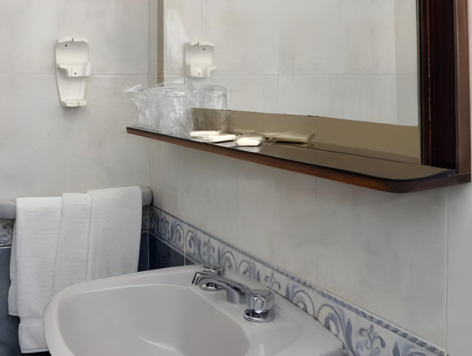 Bathroom 4, Hotel Leoncia, n.a540