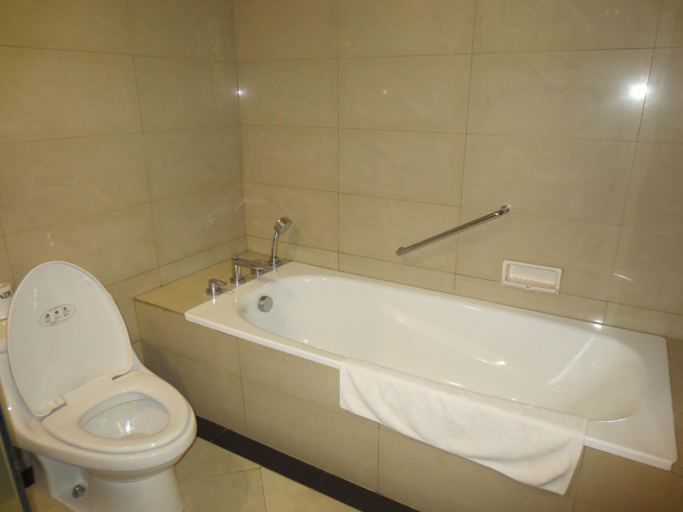 Bathroom 4, Ari Putri Hotel, Denpasar