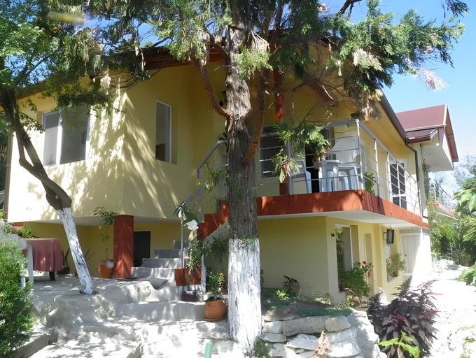 Others 5, Villas Sequoia, Varna