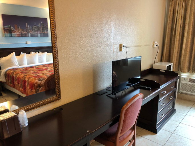 Bedroom 2, Midtown Inn, Sangamon