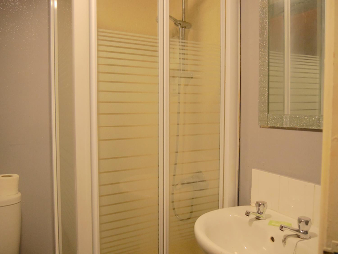 Bathroom 3, The Stone House Hotel, Blackpool