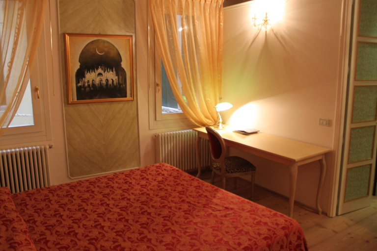 Bedroom 2, Sant'Angelo - Fenice Apartments in Venice, Venezia