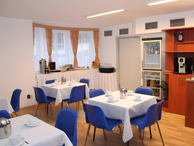 Food & Drinks 4, Hotel Garni Rambousek, Praha 5