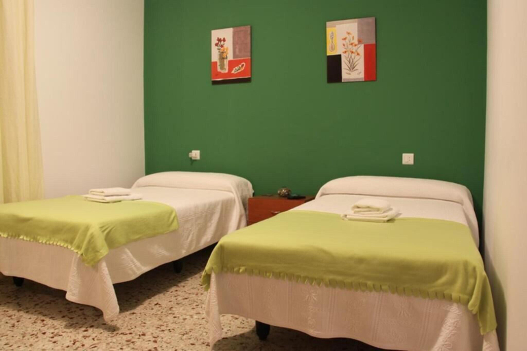 Bedroom 2, La Casa de Leo Bed & Breakfast, León