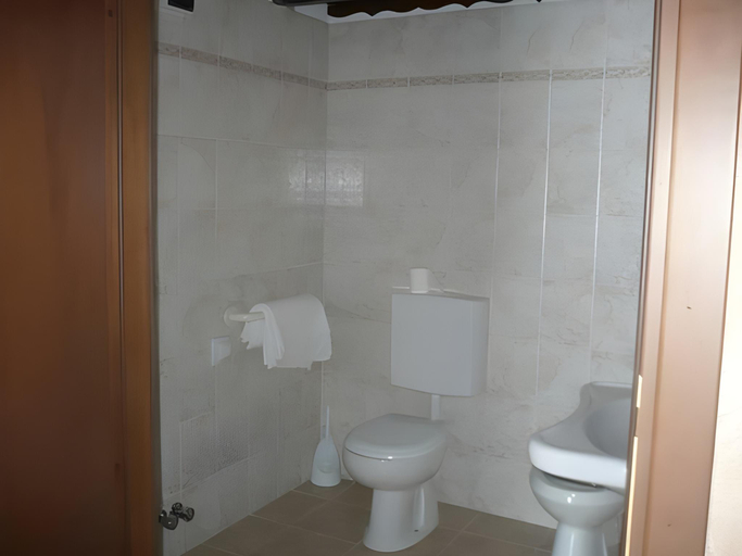 Bathroom 3, Albergo Boule de Neige, Aosta