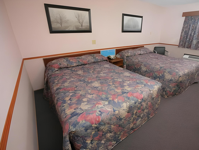 Bedroom 3, Travelodge by Wyndham Brandon, Division No. 7