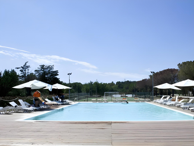 Others 4, Adamo ed Eva Resort, Ancona