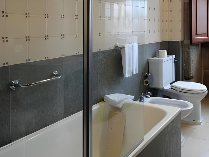 Bathroom 4, INATEL Linhares da Beira Hotel Rural, Celorico da Beira