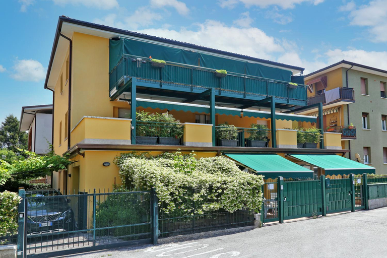 Exterior 1