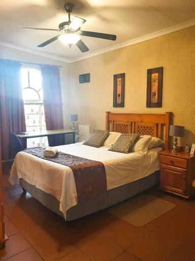 Bedroom, Just Tiffany Guesthouse, Dr Kenneth Kaunda