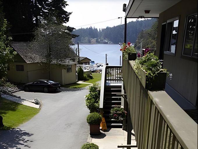 Exterior & Views