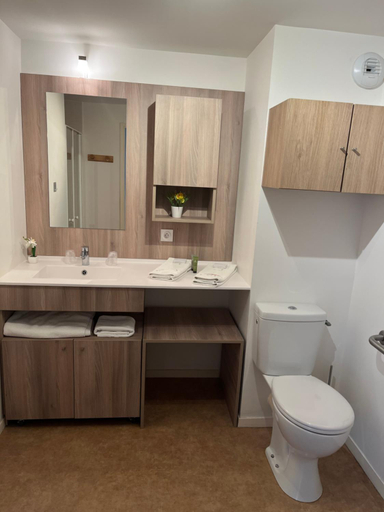 Bathroom, DOMITYS - La Poudre de Lin, Seine-Maritime