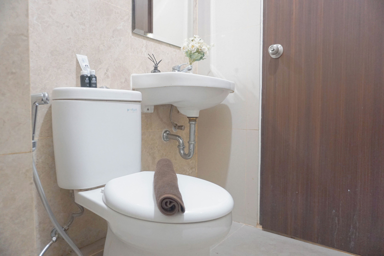 Bathroom 5, Homey And Best Deal 2Br Transpark Cibubur Apartment, Depok