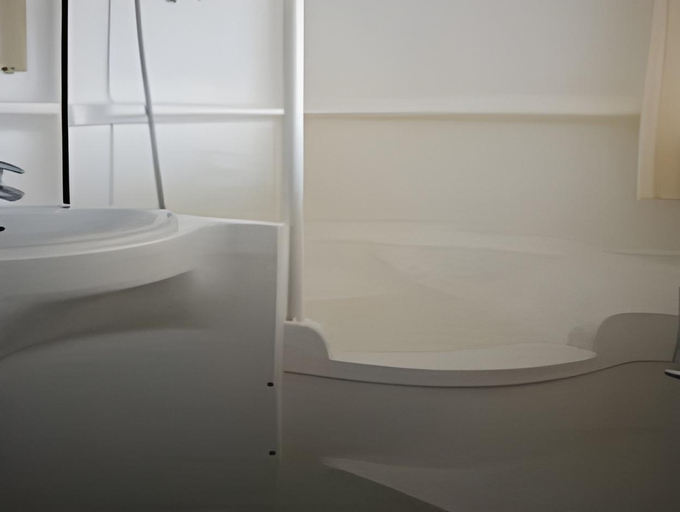 Bathroom 5, Quick Palace Vannes, Morbihan