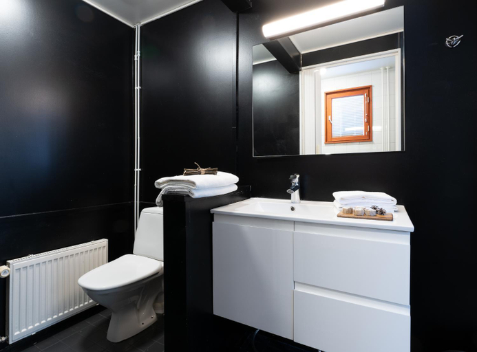 Bathroom 3, Hotelli Liminganlahti, Northern Ostrobothnia