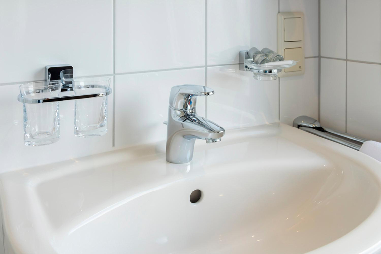Bathroom 10