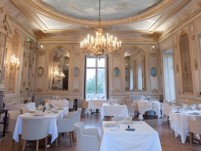 Food & Drinks 4, Chateau de Citeaux - Fontenille Collection, Côte-d'Or