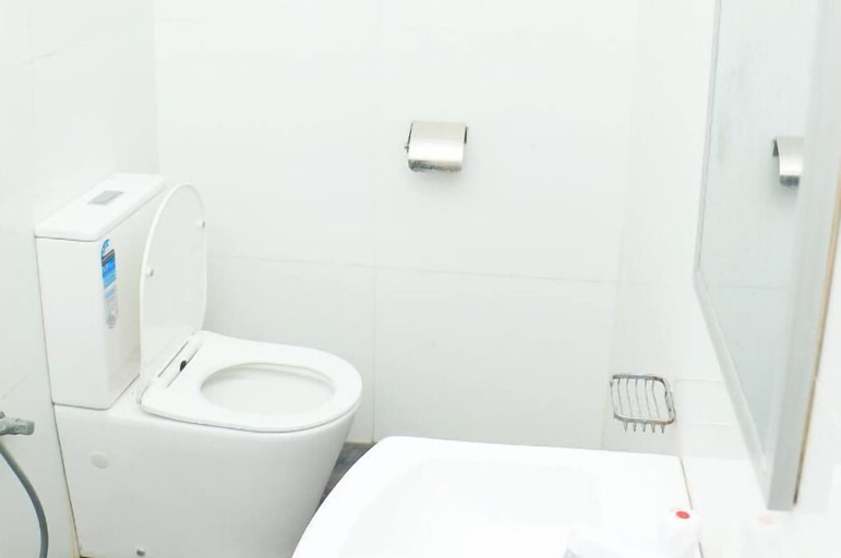 Bathroom, Hotel Millenium, N. Palatha East