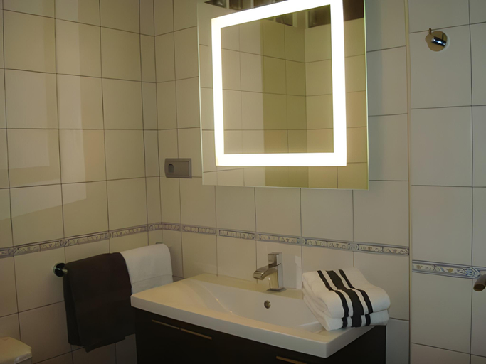 Bathroom 3, HappyVila Apartments XL, Alicante