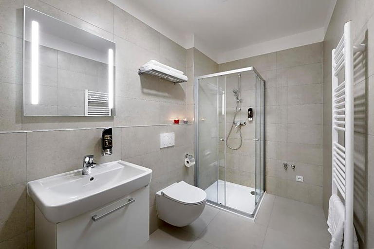 Bathroom 5, Euroagentur Downtown Suites, Praha 2