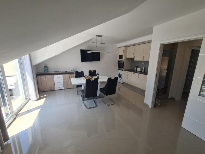 Others 3, Villa Patricia, Stari Grad