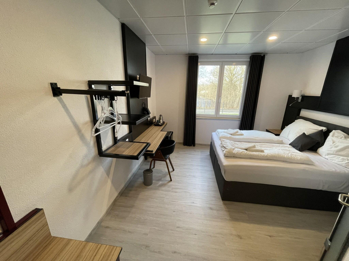 Others 5, Yebs Hotel, Günzburg