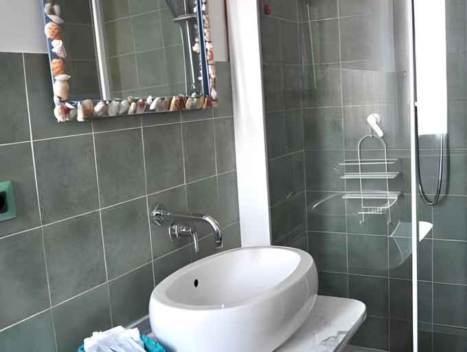 Bathroom 2, B&B Residenza Marina, Massa Carrara