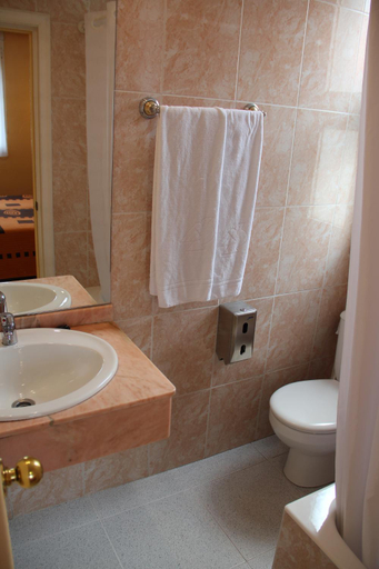 Bathroom 10