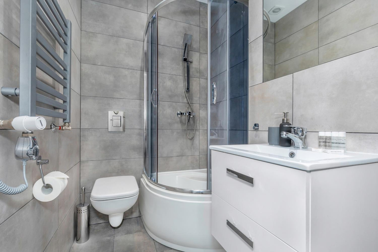 Bathroom 2, Apartments Pod Herkulesami by Noclegi Renters, Poznań City