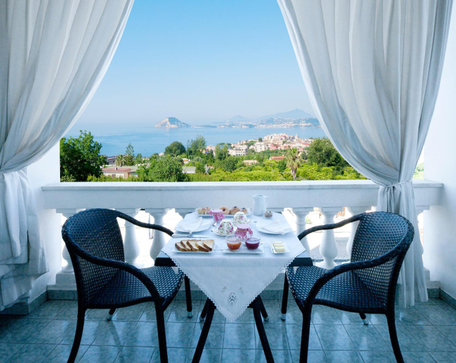 Others 2, B&B Dumbolo, Napoli