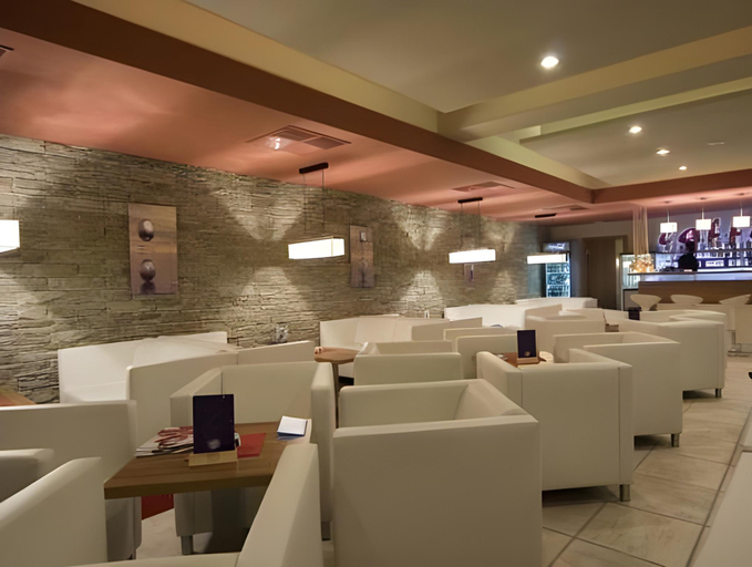Others 4, Hotel Comfort, Nitra