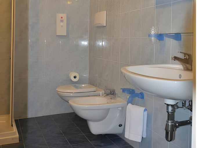 Bathroom 4, Hotel dei Gonzaga , Mantegna Hotels, Mantua