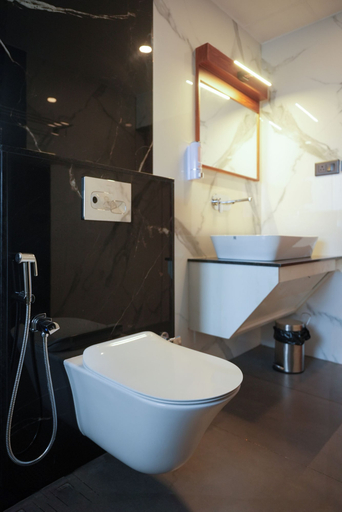 Bathroom 4, silver cascade munnar, Idukki