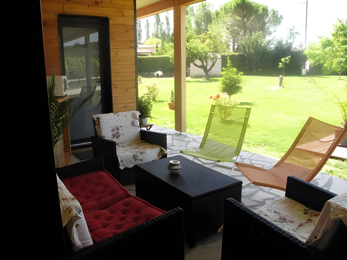 Public Area, L'etape Provencale, Bouches-du-Rhône