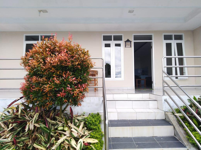 Exterior 14