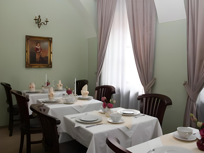 Food & Drinks 5, Prague Golden Age, Praha 1