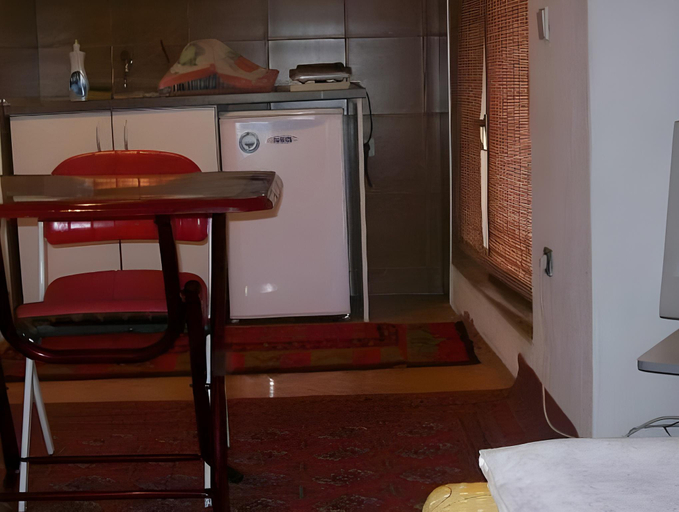 Others 5, Hostel Valentin