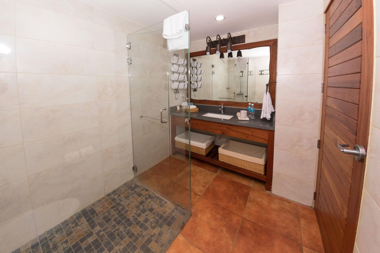 Bathroom 5, Pacaya Lodge Spa, Masaya