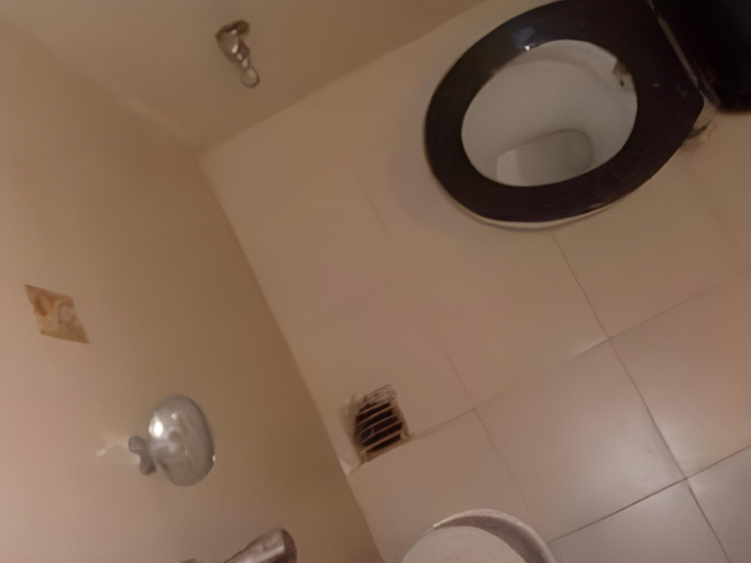 Bathroom 1, Hare Rama Guest House, Chandauli