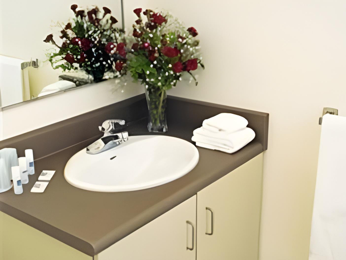Bathroom 4, Residence & Conference Centre - Kamloops, Thompson-Nicola