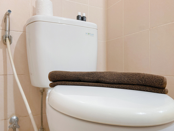 Bathroom 3, The Modern Studio Apartment At Parahyangan Residence, Bandung