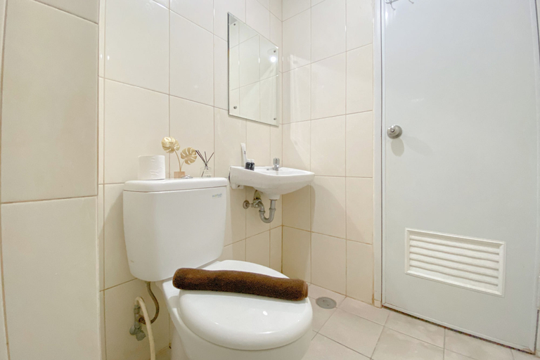 Bathroom 3, Good And Comfort 2Br At Springlake Summarecon Bekasi Apartment, Bekasi