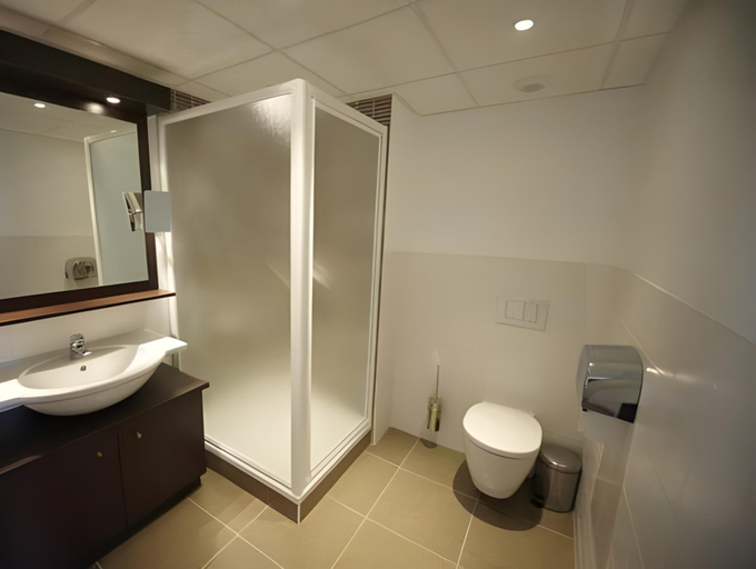 Bathroom 4, Best Western Cote des Sables Plouescat, Finistère