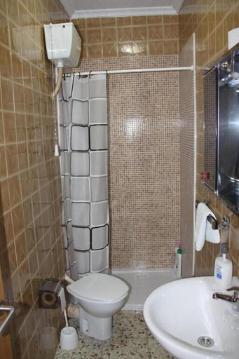 Bathroom 5, La Casa de Leo Bed & Breakfast, León